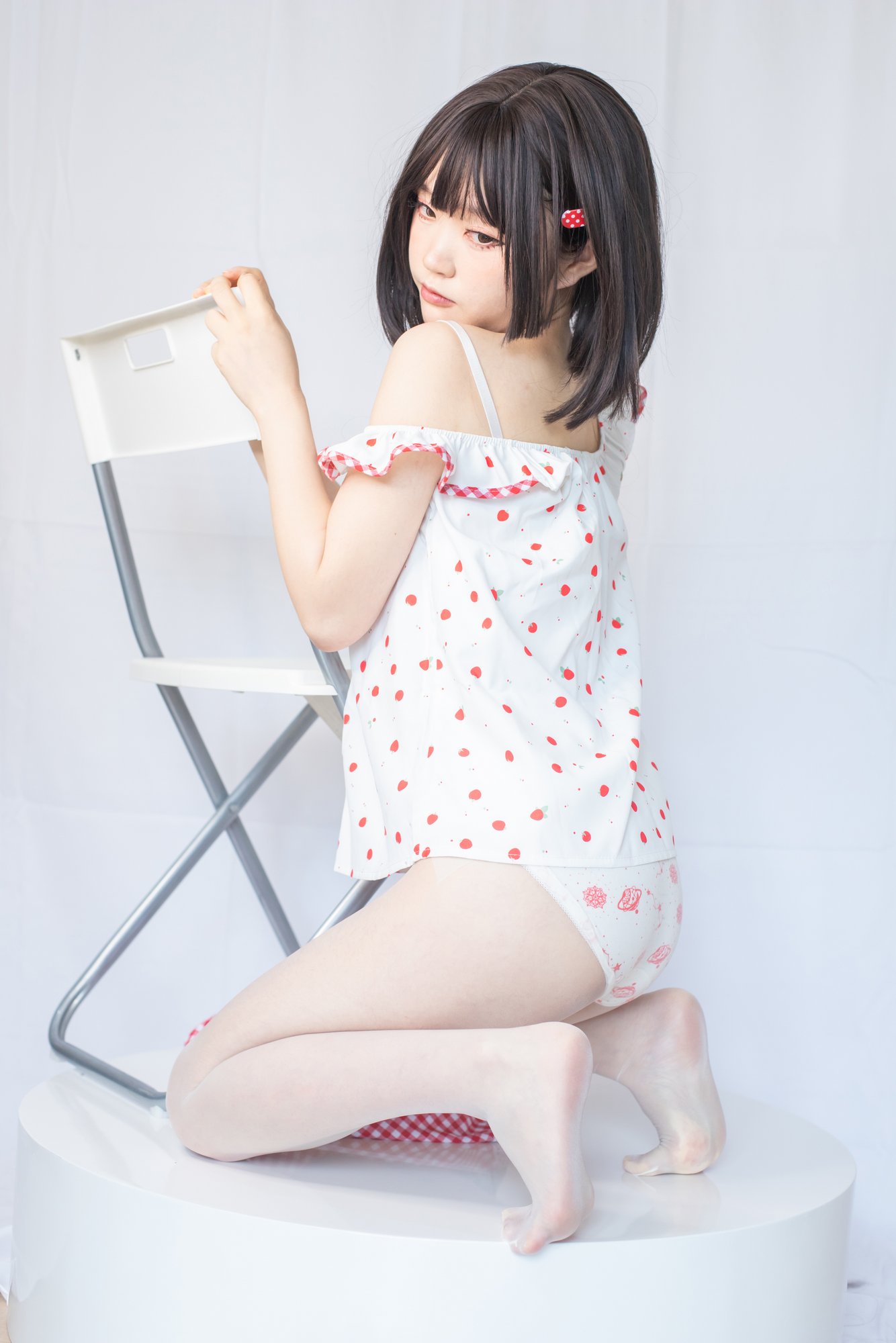 神沢永莉 - 粉色格子裙