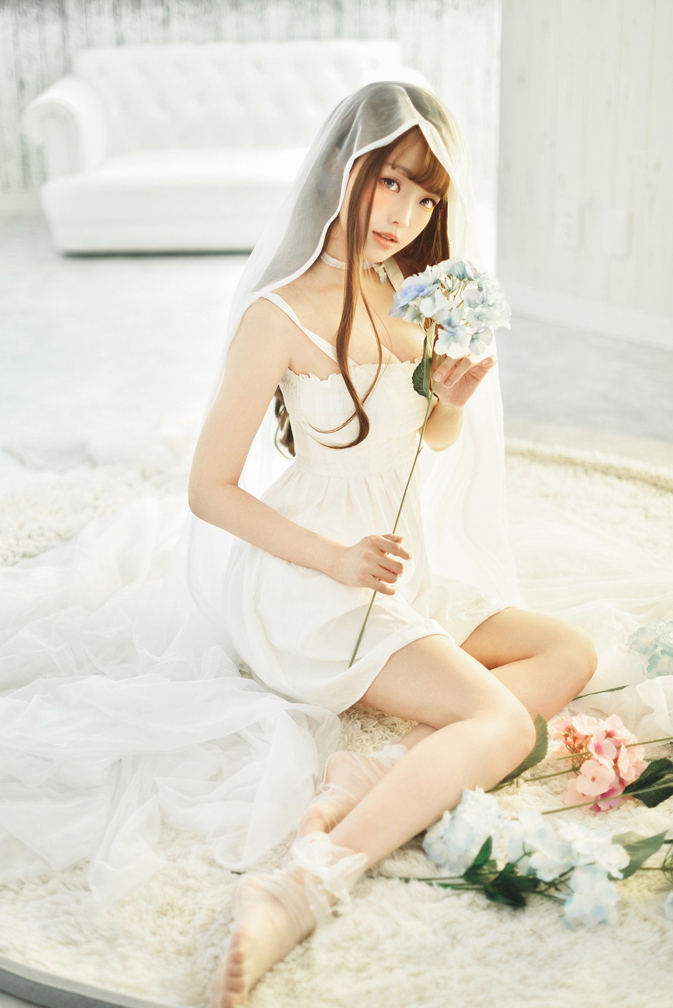 ElyEE子 - White Dress